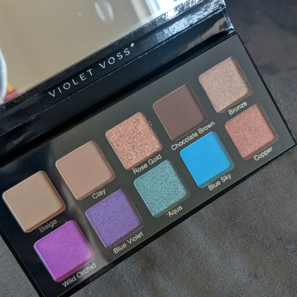 Essentials 2 Eyeshadow - Picture 2 of 3